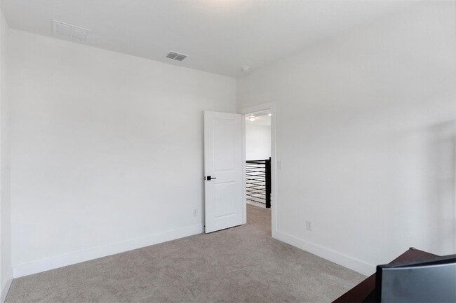 Building Photo - 300 Hollister Dr