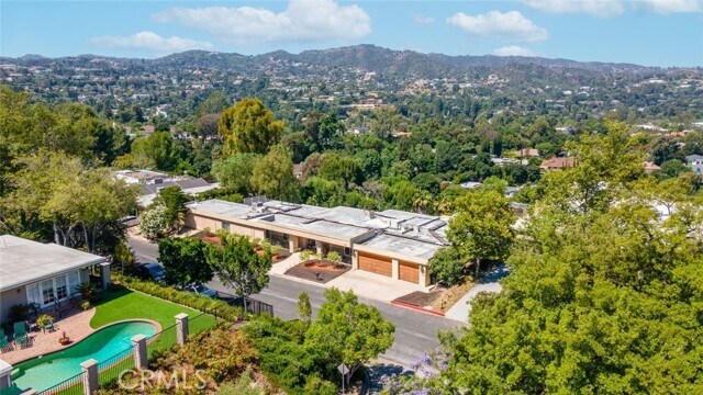 Building Photo - 4321 Clear Valley Dr