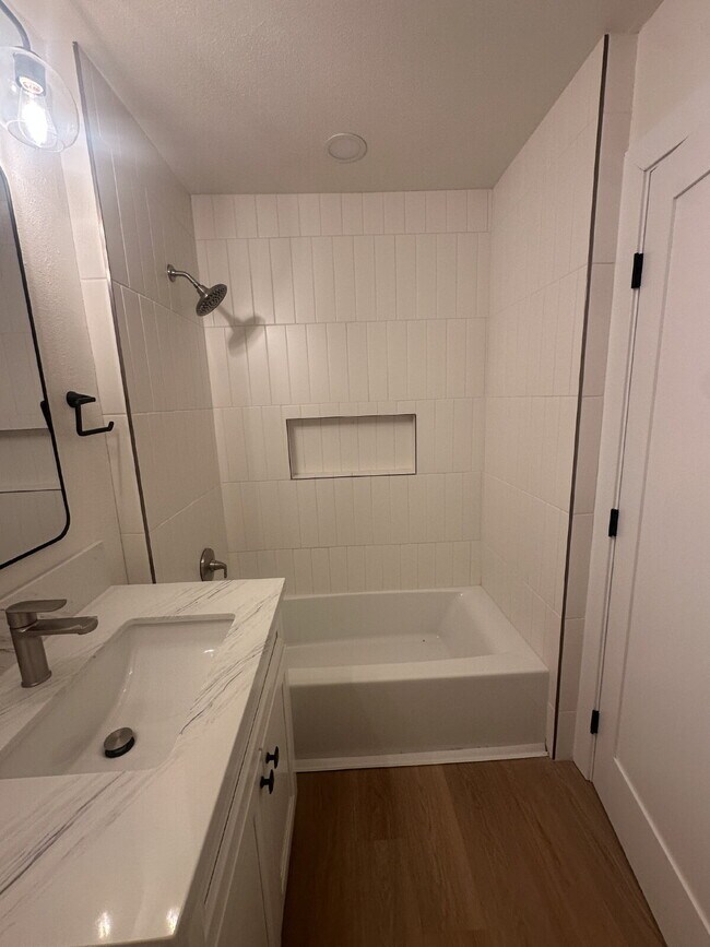Building Photo - $3,750- 3 Bed / 2.5 Bath Renovated Townhome in Poway