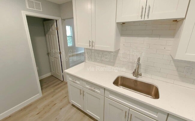 Building Photo - 151 W 17th St