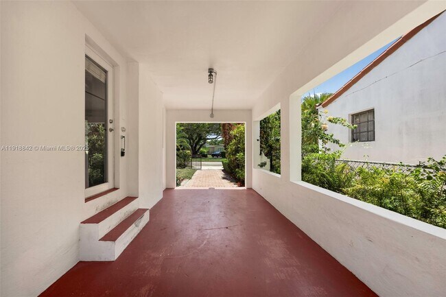 Building Photo - 451 SW 25th Rd