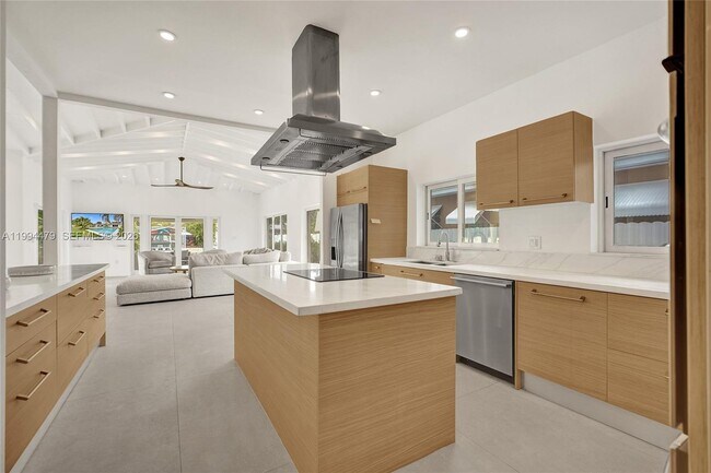 Building Photo - 12478 N Bayshore Dr