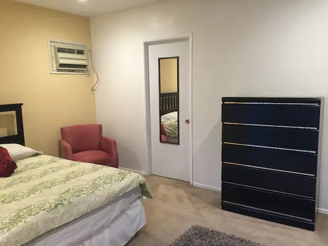 Building Photo - 6614 Noble Ave