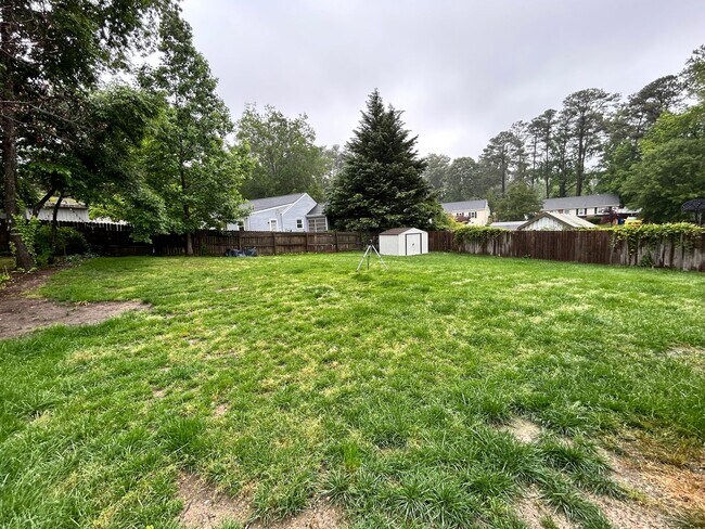 Building Photo - 1124 Bridle Ln