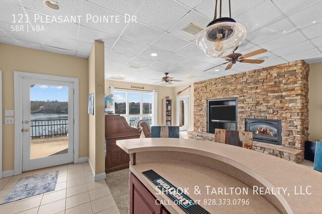 Building Photo - 121 Pleasant Point Dr