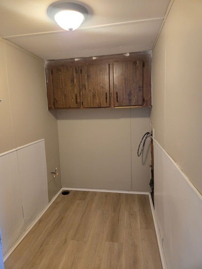 Building Photo - 3 bedroom, 2 bath Mobile Home in Yorktowne