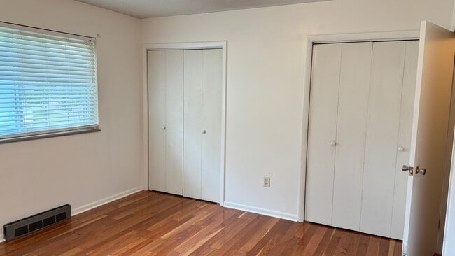 Building Photo - 101 Hickory Ln