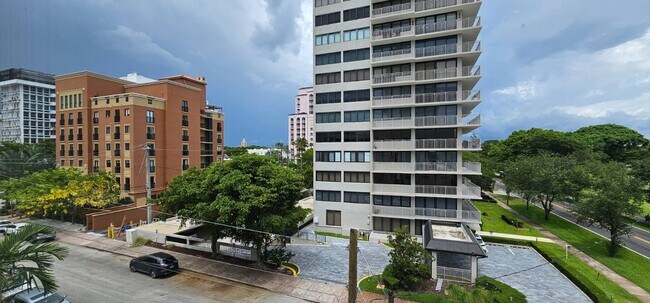 Building Photo - 650 Coral Wy