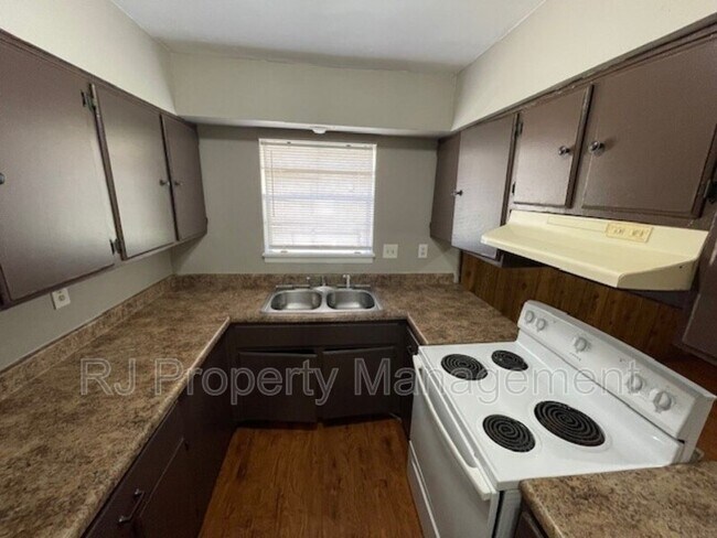 Building Photo - 5580 Apple Blossom Dr