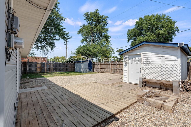 Building Photo - 1595 Flicker Dr