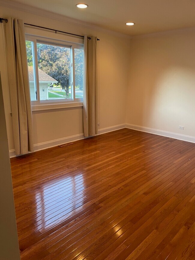Building Photo - 4504 Normandy Dr