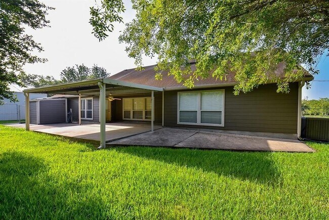 Building Photo - 2811 County Rd 64