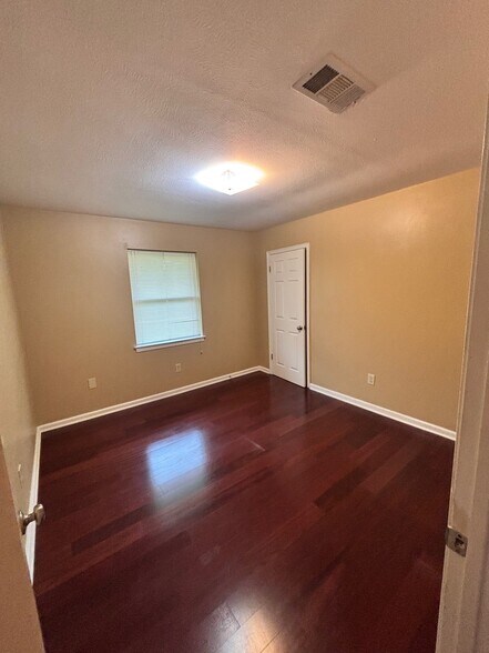 Building Photo - 9618 Wesson St