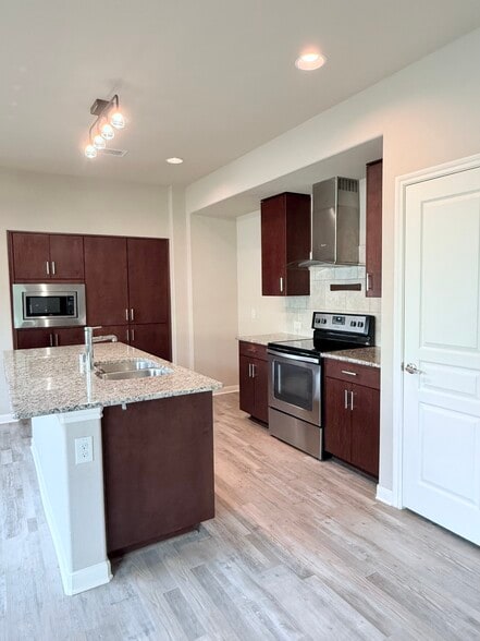 Building Photo - 443 Hayes St