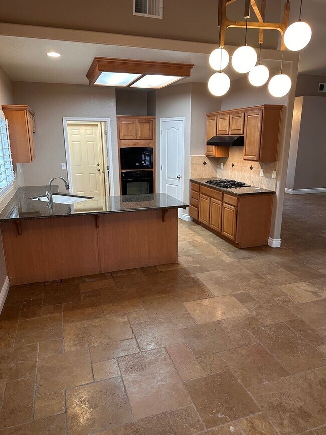 Building Photo - You have to see this yard and patio in the Vineyard subdivision in Northwest Hanford