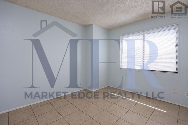 Building Photo - 3Bed/1Bath Home at 48th St/Broadway! $399 ...