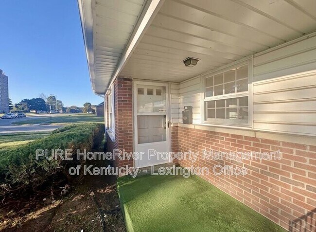 Building Photo - 2037 Garden Springs Dr