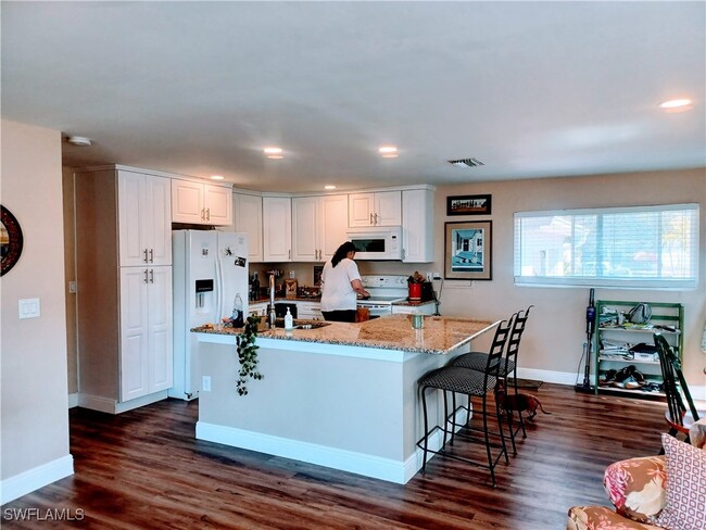 Building Photo - 12080 Moss Dr