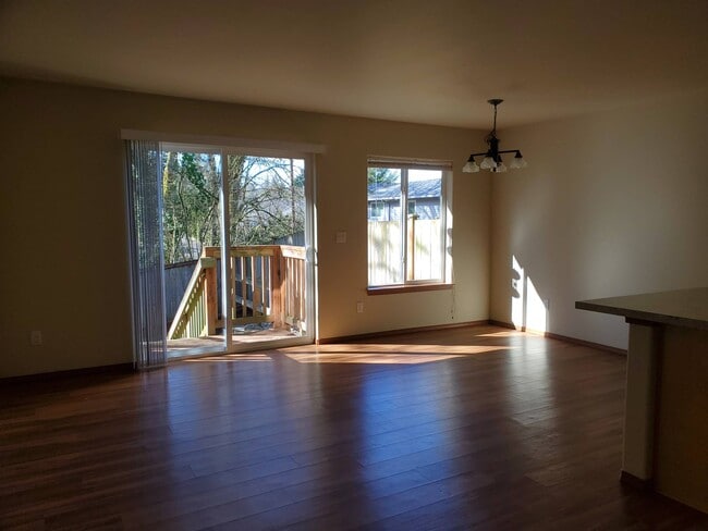 Building Photo - 421 N 3rd Ave SW