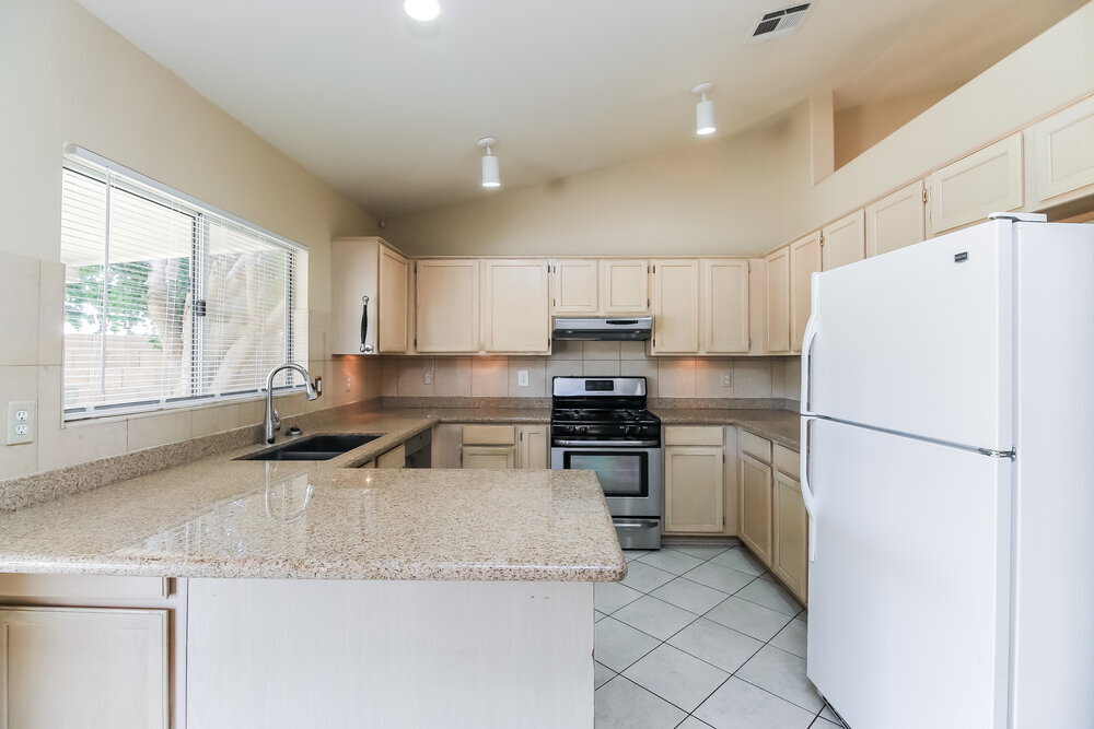 Building Photo - 1130 N Meadows Dr