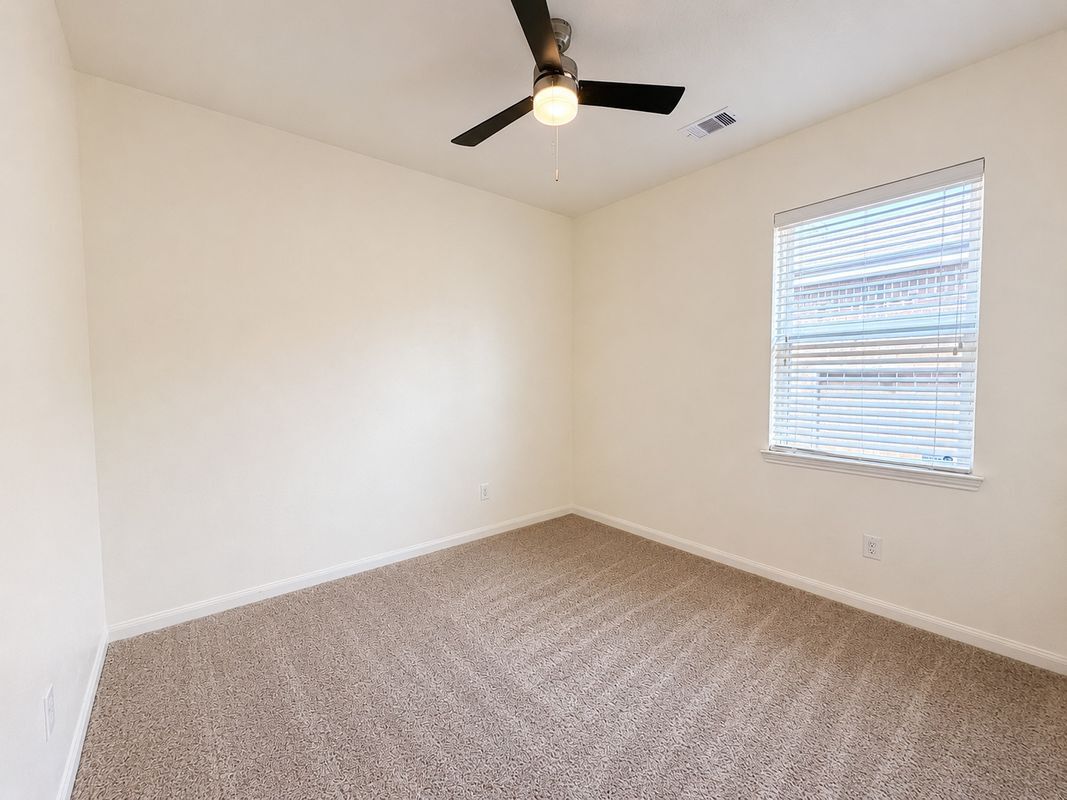 Building Photo - 8739 Leclaire Meadow Dr