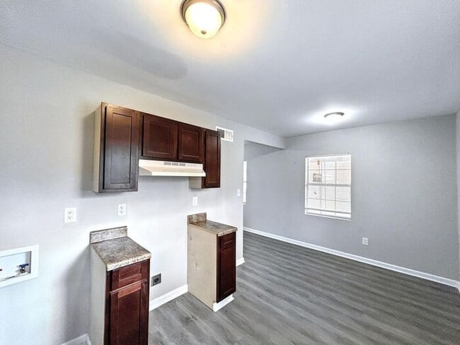 Building Photo - 1861 Coventry Dr