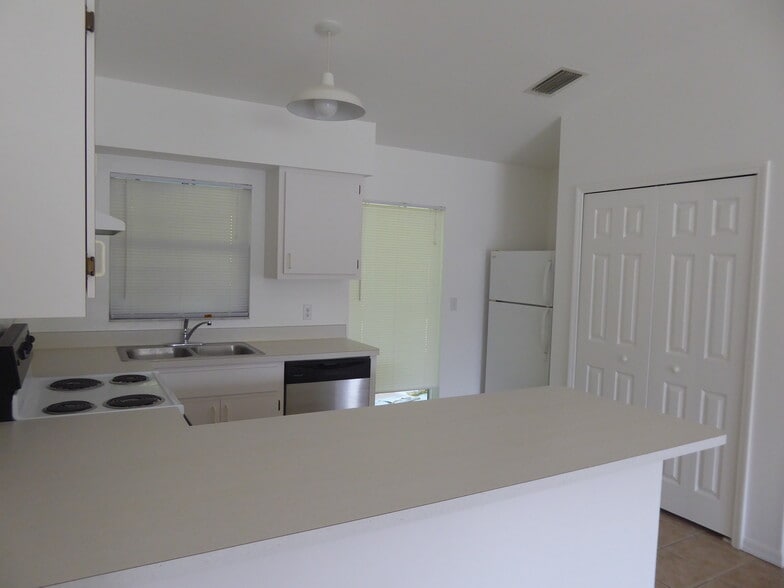 Kitchen - 7613 Winged Foot Dr