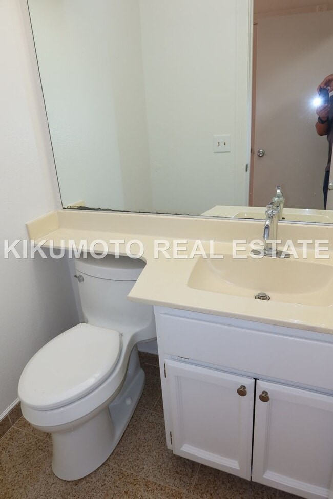 Building Photo - 3 Bedroom 2 1/2 bath Pocket home