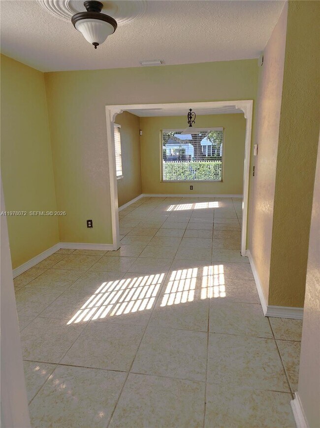 Building Photo - 1030 NW 48th St