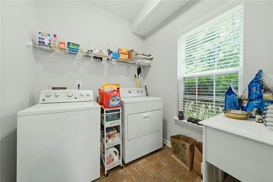 Building Photo - 983 Aspen Dr