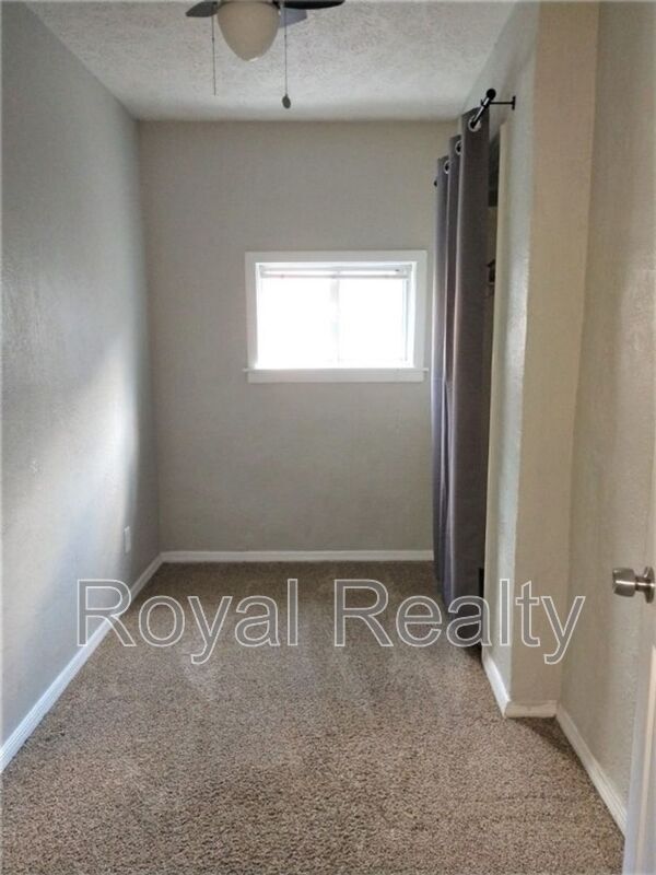 Building Photo - 2332 Fox Wy