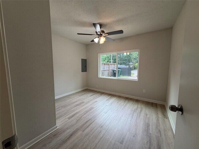 Building Photo - 244 Deerfield St