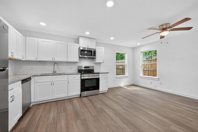 Building Photo - 9405 Madera Rd