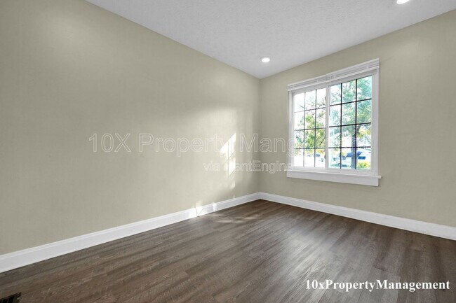 Building Photo - 530 S Terrace Ave