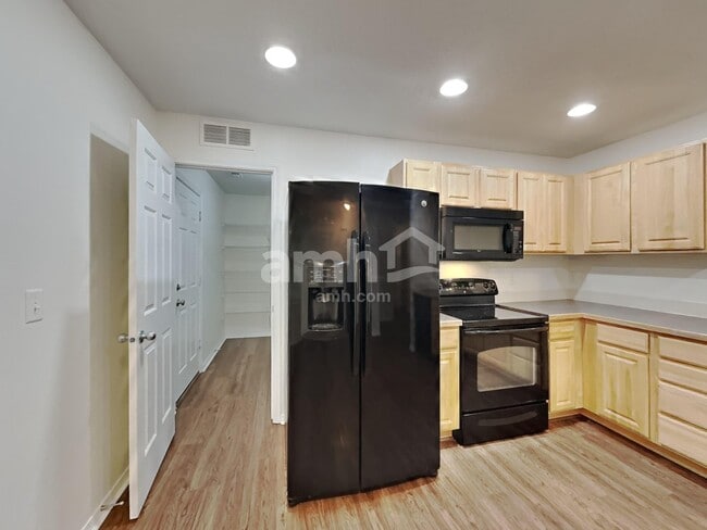 Building Photo - 2612 N Kristy Ave