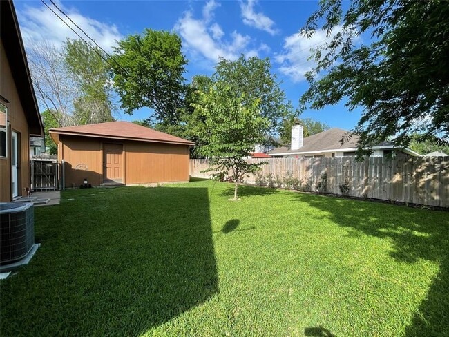 Building Photo - 16917 Ardisia Dr