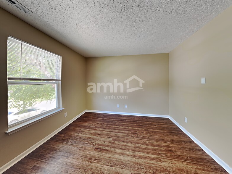 Building Photo - 5973 Redcliff North Ln