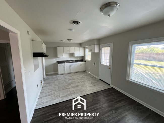 Building Photo - 5246 Millbranch Rd