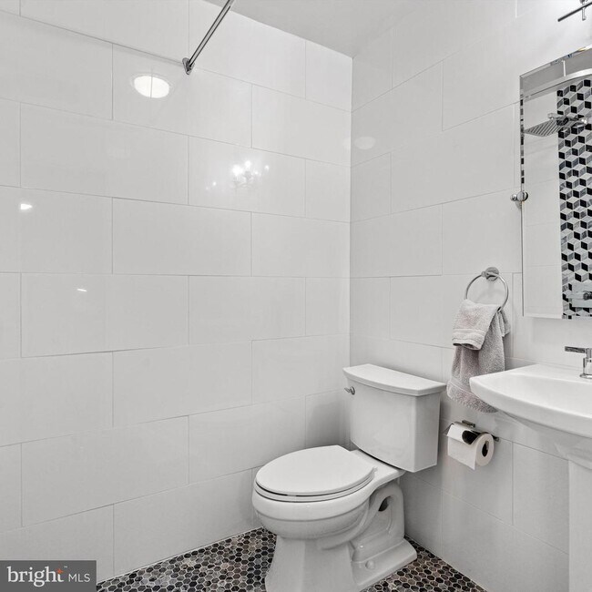 Building Photo - 3704 Oak Hill Way