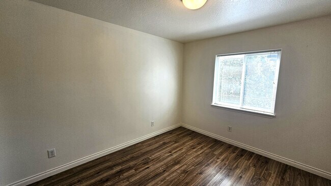 Building Photo - 1817 NE 88th Cir