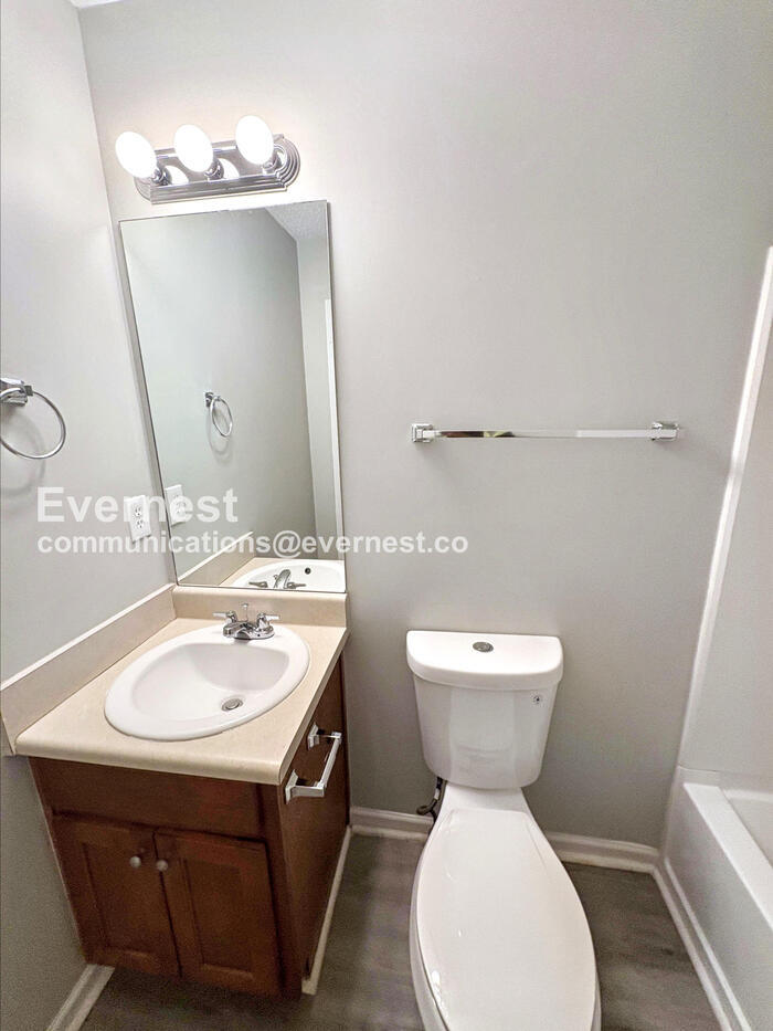 Building Photo - 8616 Thomas Ln