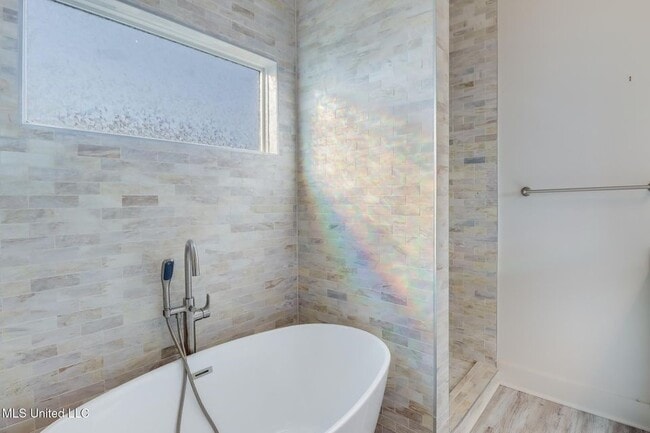 Building Photo - 238 Lovers Ln