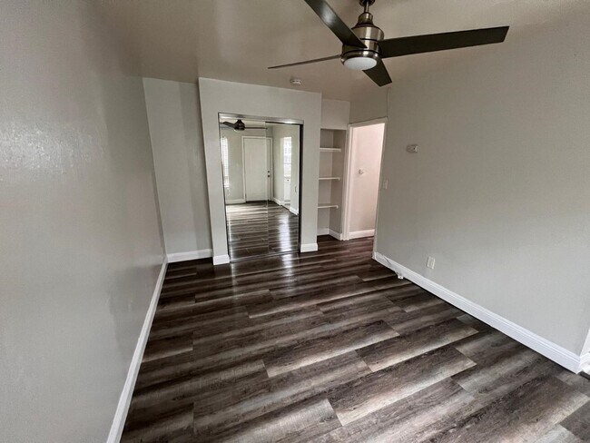 Building Photo - 849 1/2 West 84th Street