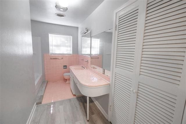 Building Photo - 8301 Llano Ave