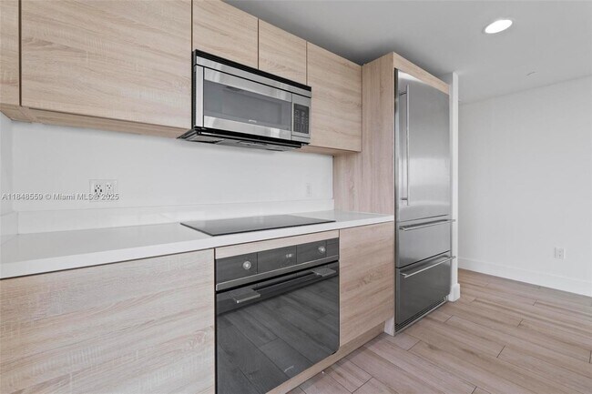 Building Photo - 16385 Biscayne Blvd