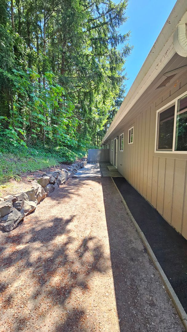 Building Photo - Newly Remodeled Edgewood Duplex with Scenic Views & Privacy