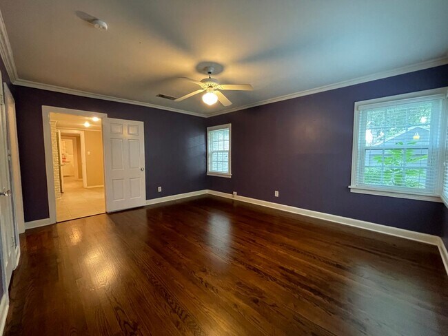 Building Photo - AVAILABLE NOW --3 BEDROOM 2 BATH HOME IN T...
