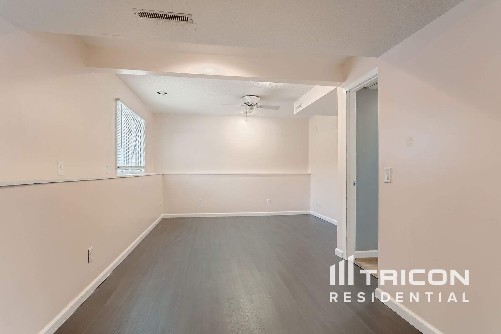 Building Photo - 13450 Wellington Ct
