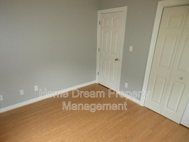 Building Photo - 10451 Edgehill Ln