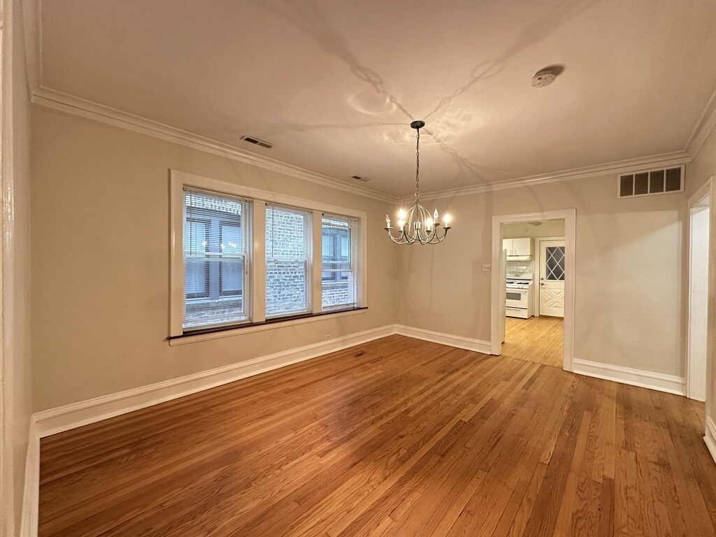 Building Photo - 2619 W Greenleaf Ave